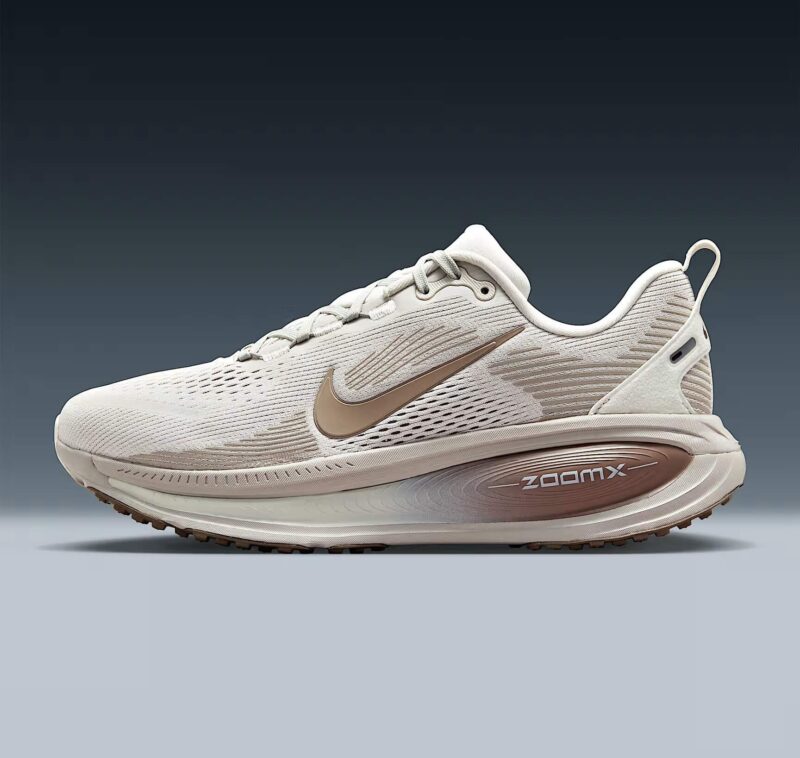 NIKE VOMERO 18 - WOMEN - Image 2